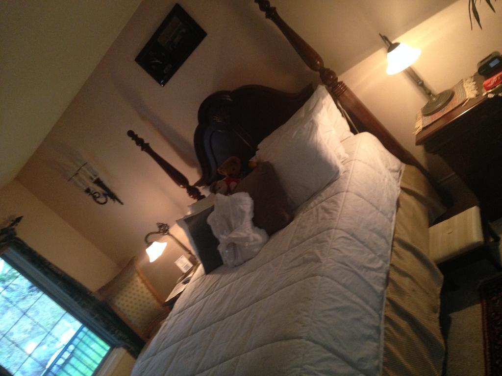 Eagle'S Nest B&B Lake Country Room photo