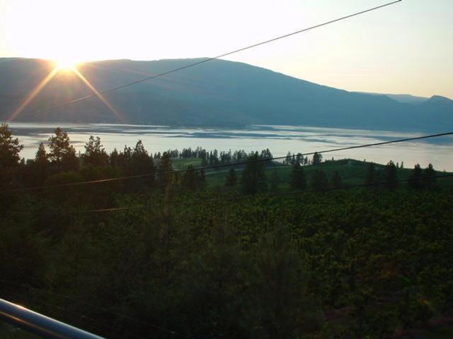 Eagle'S Nest B&B Lake Country Exterior photo